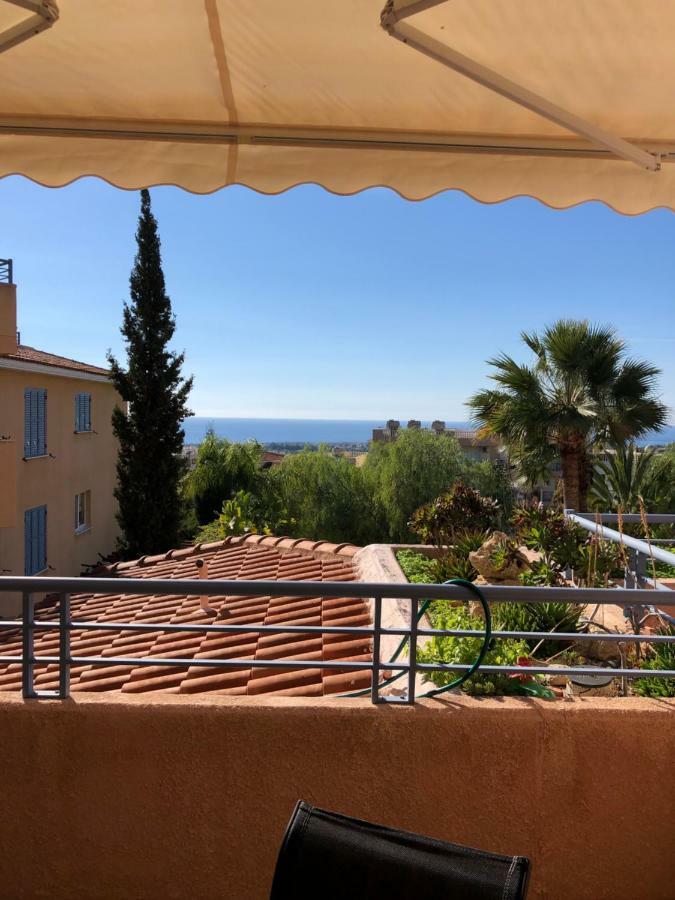 Schoenes 3 Zimmer Apartment, Meerblick, Pool, Freies Wlan Péjia Kültér fotó